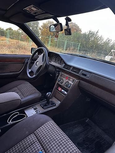 devo tiko: Mercedes-Benz W124: 1989 г., Седан — 8