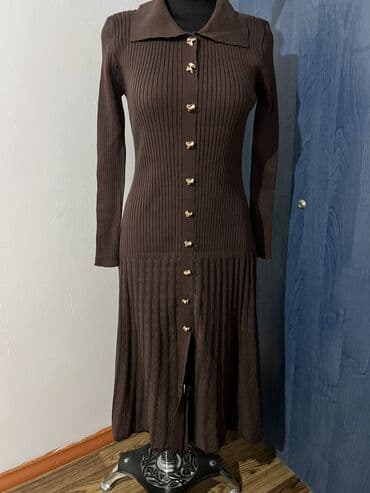 осеннее платье большого размера: Платье очень красивое в двух расцветках, черный и коричневый. 
44-46 — 2