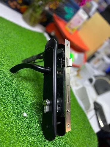 Набор дверной фурнитуры с цилиндровым замком - Комплект: врезной