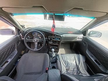 тюнинг глушителя: Обмен бар Основные особенности: - Кузов: 4-дверный седан, темно‑синий — 8