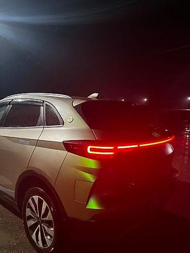 дрон грузовой: Электрокроссовер (бежевый металлик) - Кузов: компактный кроссовер с — 5