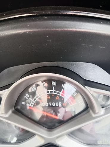 hyper fuel: Скутер/максискутер красного цвета с обтекателем и высоким затемнённым — 4