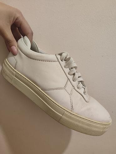 Прокат одежды: Кеды женские, 2 пары. 1) Белые кожаные кеды: - Минималистичный — 1