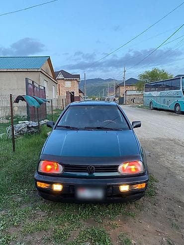 Volkswagen Golf: 1993 г., 1.8 л, Механика, Бензин, Хэтчбэк