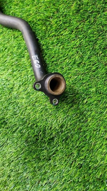 блок предохранителей: Патрубок Е60 е63 е65 N52 N53 Патрубок на помпу 7 544 638 Год 2006 В — 2