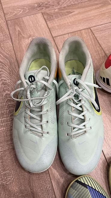 Футзалки б/у, набор из 5 пар. Состав комплекта: - Nike (мятные) — — 9