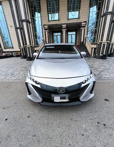 byd e9: Toyota Prius: 2017 г., 1.8 л, Автомат, Гибрид, Хэтчбэк — 2