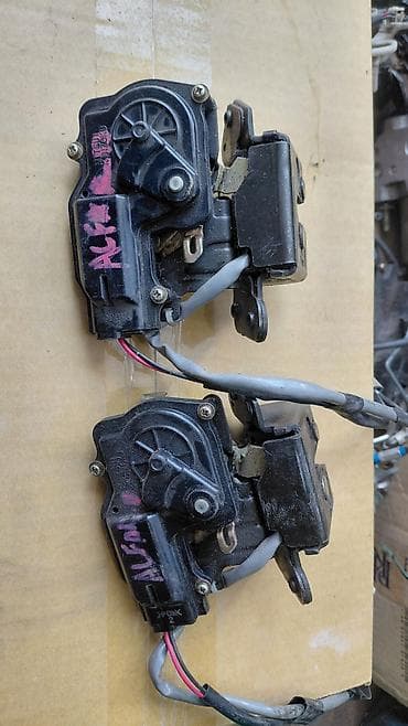 key maker: Замок багажника Toyota 2003 г., Б/у, Оригинал, Япония — 1