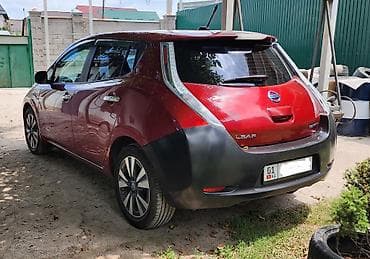 byd e3: Nissan Leaf: 2013 г., Автомат, Электромобиль — 1