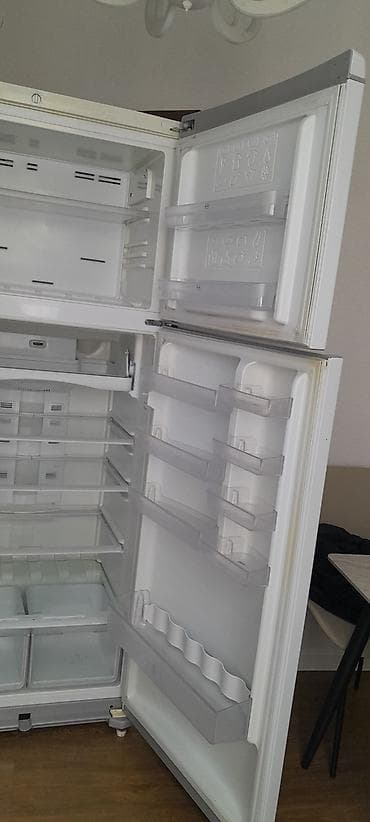 a 20: Холодильник Hotpoint Ariston, Двухкамерный, No frost — 2