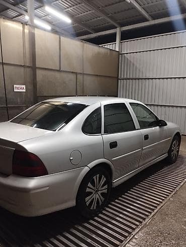 Opel Vectra: 2000 г., Механика, Бензин, Седан