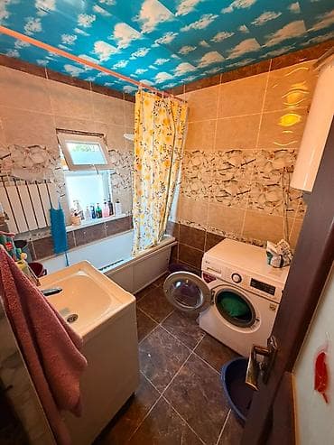 Үйлөр: 🏡 Продается просторный двухэтажный дом в районе Ак-Ордо 3! 📐 Площадь — 3