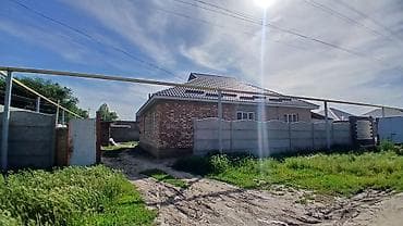 Продаётся одноэтажный кирпичный дом с двускатной металлочерепичной
