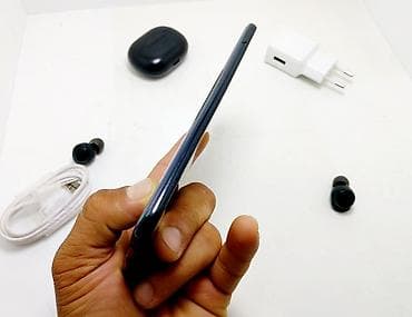 galaxy folder: Samsung Galaxy A50, Б/у, 64 ГБ, цвет - Черный, 1 SIM, 2 SIM — 4