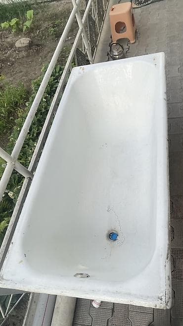 Ванна прямоугольная, чугунная, белая эмаль. Классическая форма с