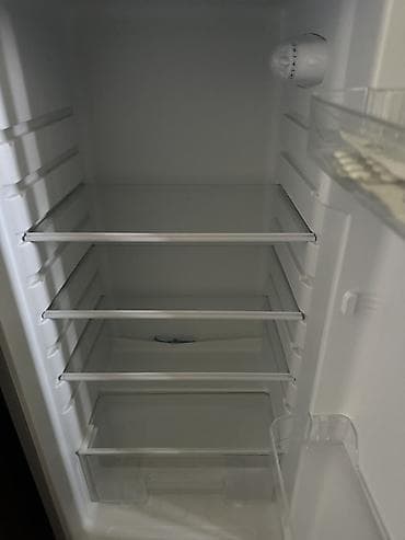 mini refrigerator: Двухкамерный холодильник с морозильной камерой сверху, серебристый — 3