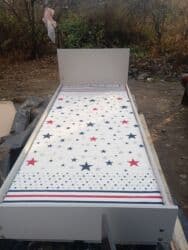 школьный стол и стул: Односпальная кровать с мягким матрасом - Размер: односпальный формат — 2