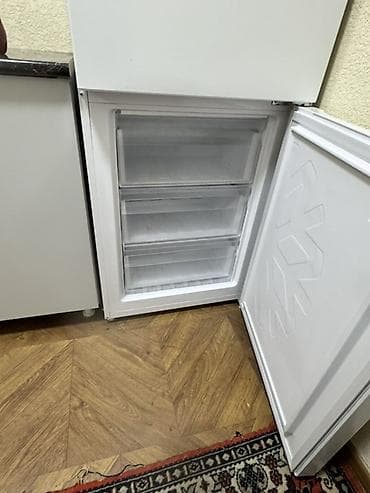 Холодильник с нижней морозильной камерой, белый, с электронным