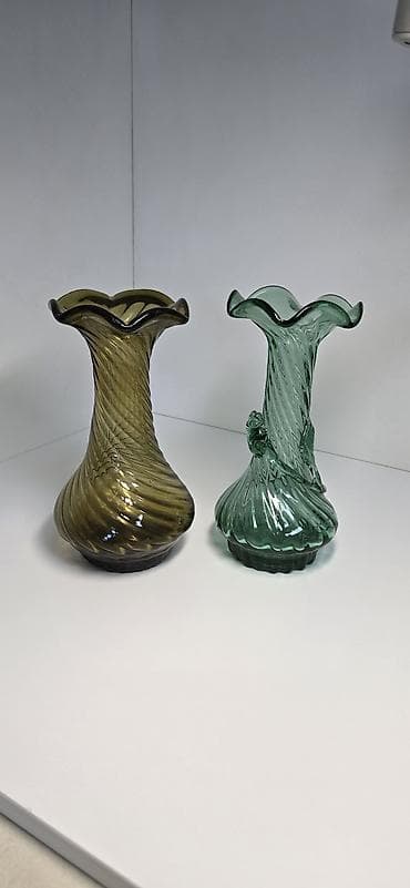 Вазы СССР, высотой по 23см, без сколов и трещин, гутное стекло, по