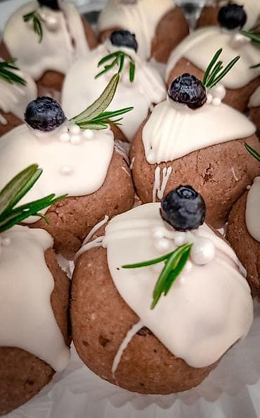 intel core i7: Торжественная трайфл-пирамида с верхним тортом для жениха и невесты — 3