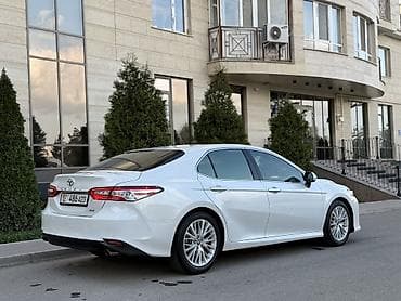 торг у капота: Toyota Camry: 2018 г., 2.5 л, Автомат, Бензин, Седан — 4