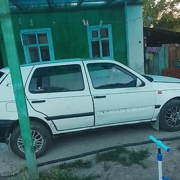 приму в дар автомобиль: Volkswagen Golf: 1994 г., Механика, Хэтчбэк — 3