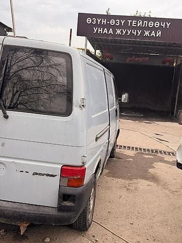 на прадо: Volkswagen Transporter: 1996 г., 2.5 л, Механика, Бензин, Фургон — 4