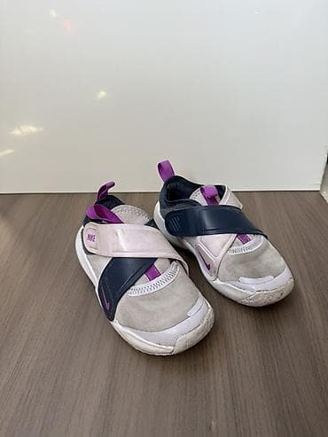 волейболный обувь: Детские кроссовки Nike. - Модель со вставками и ремнями-фиксаторами — 2