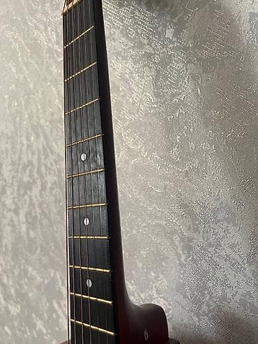 сумка для ключей: Акустическая гитара с комплектом аксессуаров. Особенности: - — 7