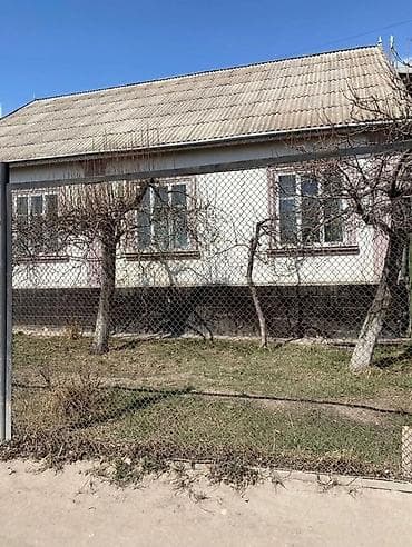 комм: Сдаётся просторный и светлый дом в центре города Чолпон-Ата. Дом — 1