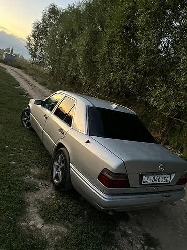 audi 10: Mercedes-Benz W124: 1995 г., 2 л, Механика, Седан — 3