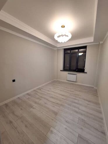 построить футбольное поле цена: Светлая современная отделка квартиры в нейтральной гамме. - Полы — 3