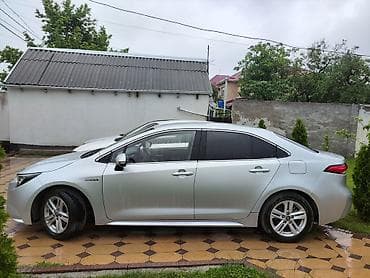 corolla: Toyota Corolla: 2020 г., 1.8 л, Вариатор, Гибрид, Седан — 2