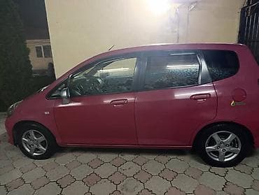 Honda Fit: 2008 г., 1.3 л, Механика, Бензин, Хэтчбэк