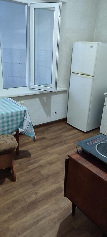 Бөлмөлөр: Сдаётся однокомнатная квартира в центре, район ЦУМа, ГУМ,Дордой Плаза — 3