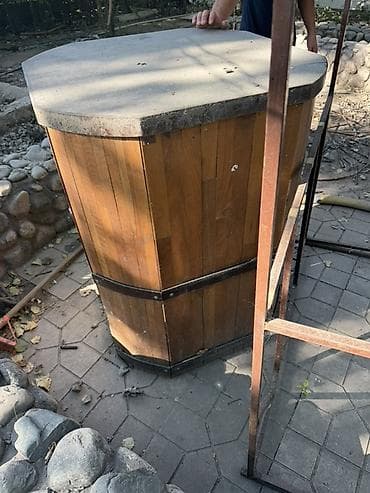 сервант бар: Деревянная барная стойка/остров с каменной столешницей. - Форма — 1
