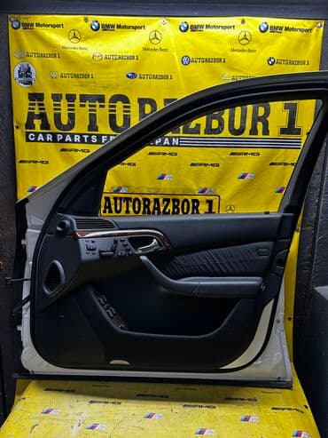 белые зимние сапоги: Передняя левая Mercedes-Benz, Б/у, Оригинал — 2