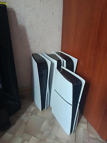 playstation 5 цена: Игровые консоли Sony PlayStation 5 (корпус белый/черный). На фото — — 1