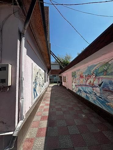 6 мкр: Просторный частный дом с участком и детской площадкой - Планировка — 1