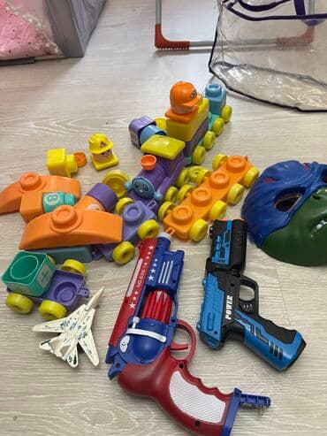игрушечные дрели: Продаю игрушек для мальчиков, пистолеты с кубиками набор 1200с…,роботы — 3