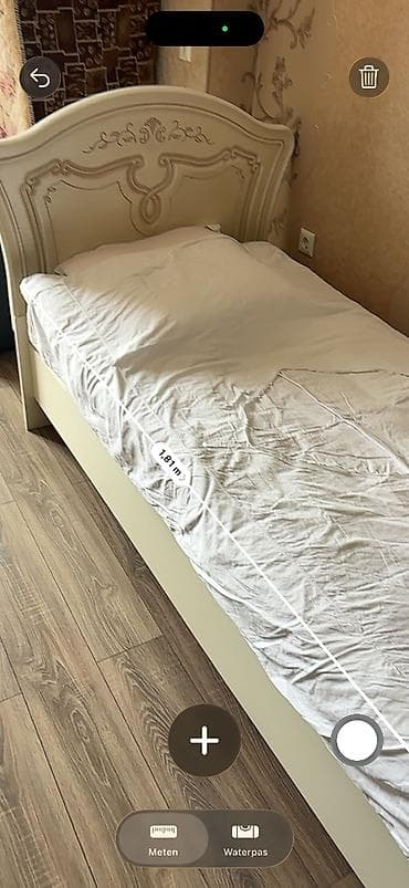 Услуги: Продается: 12 деревянных стульев ручной работы, 2 кресла, 2 кровати, 1 — 9