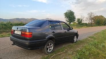 1 nz: Volkswagen Vento: 1993 г., 1.8 л, Механика, Бензин, Седан — 4
