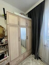 деревянный стул для кормления: Все даром шкаф большой кровать с матрасом и зеркало — 1