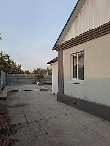 Продажа домов: Дом с участком. Один этаж, капитальные стены, двухскатная крыша с — 4