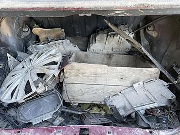 Кузов седан Mercedes-Benz (надпись «230» на крышке багажника) — 6