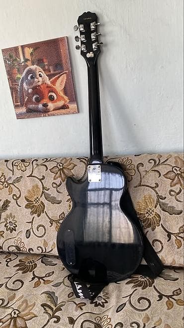 фоны для студии: Электрогитара Epiphone Les Paul Junior (модель Junior, надпись на — 2