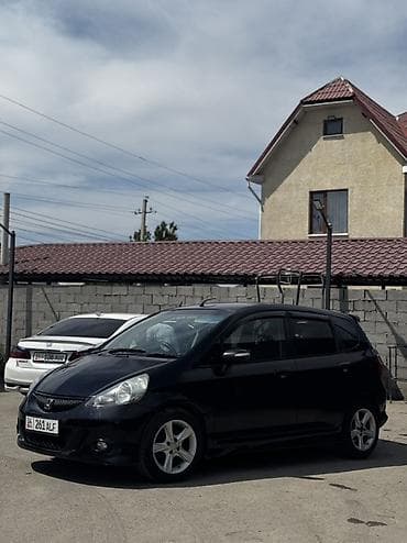 автомобиль мини: Honda Fit: 2005 г., 1.3 л, Автомат, Бензин, Хэтчбэк — 3