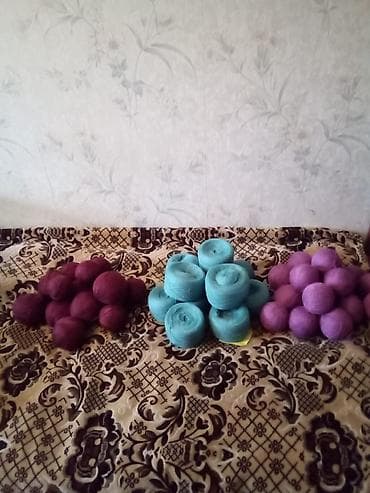 Пряжа на бобинах и мотках для вязания и рукоделия. - Форматы: бобины — 1