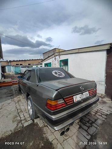 Mercedes-Benz W124: 1988 г., Седан — 9