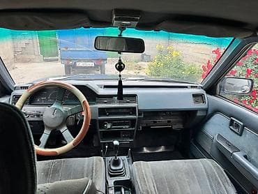 daf 75: Nissan Bluebird: 1988 г., 2 л, Механика, Дизель, Универсал — 2
